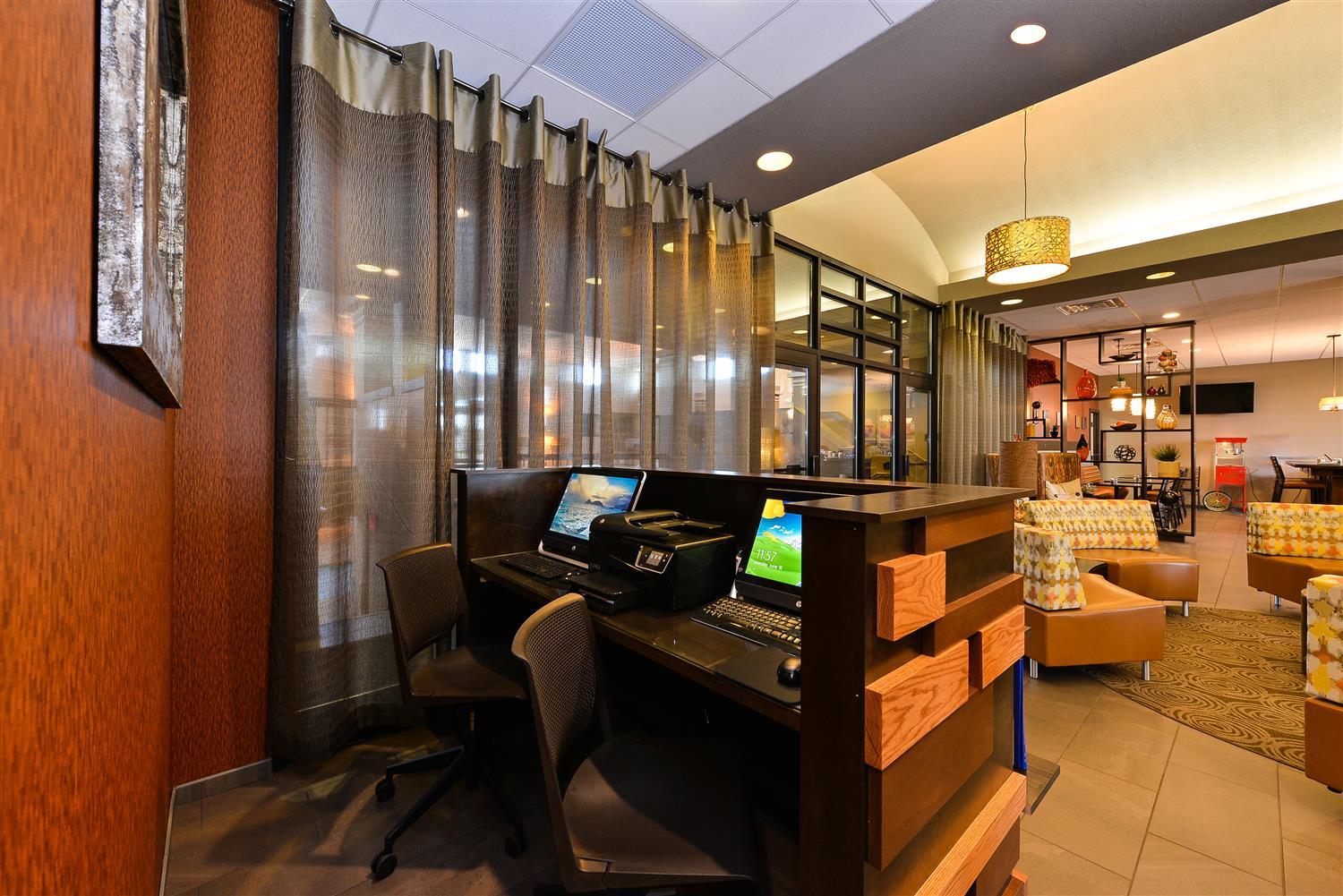 Revel Hotel Minot - Surestay Collection By Best Western Exteriör bild