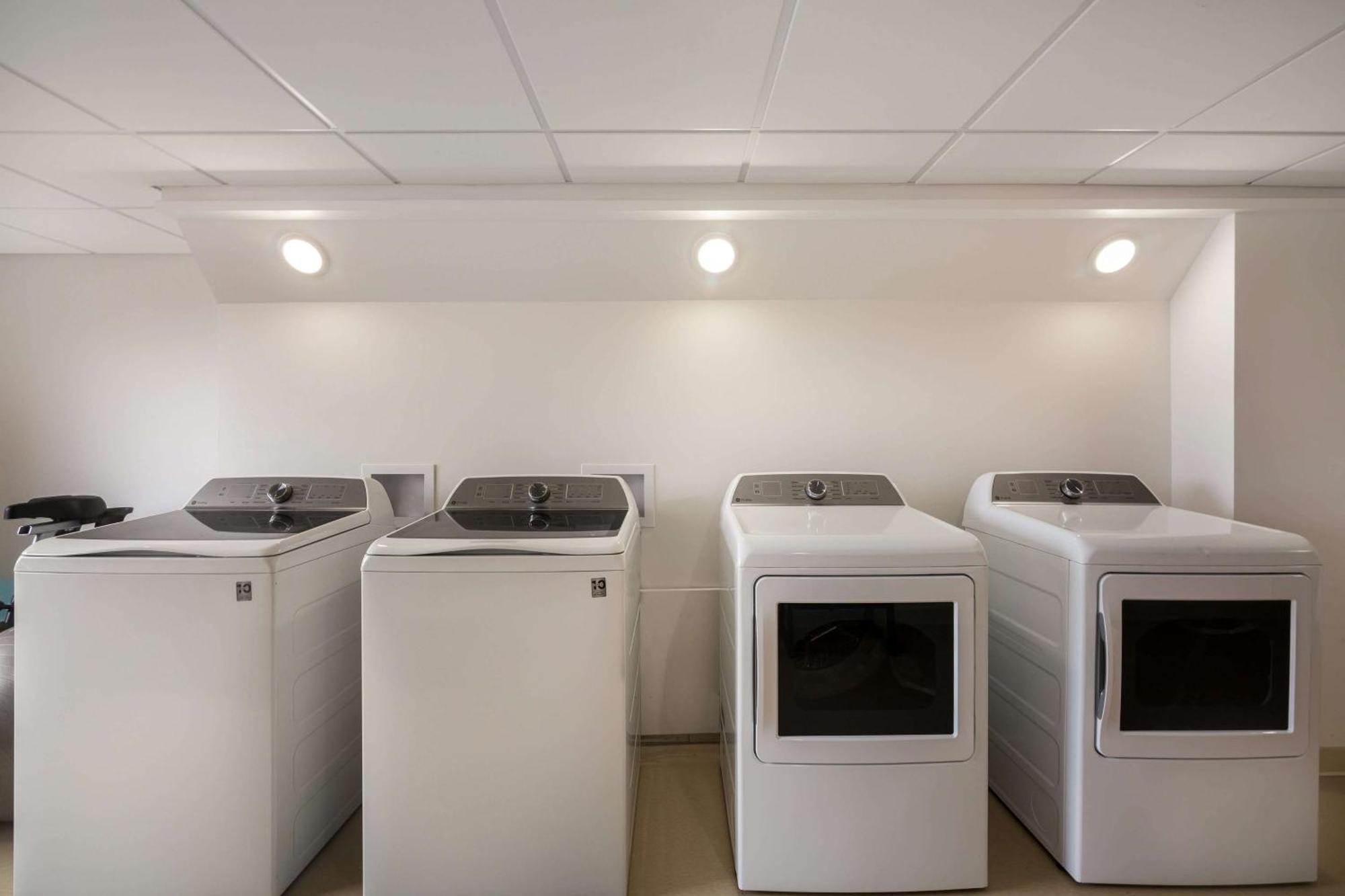 Revel Hotel Minot - Surestay Collection By Best Western Exteriör bild