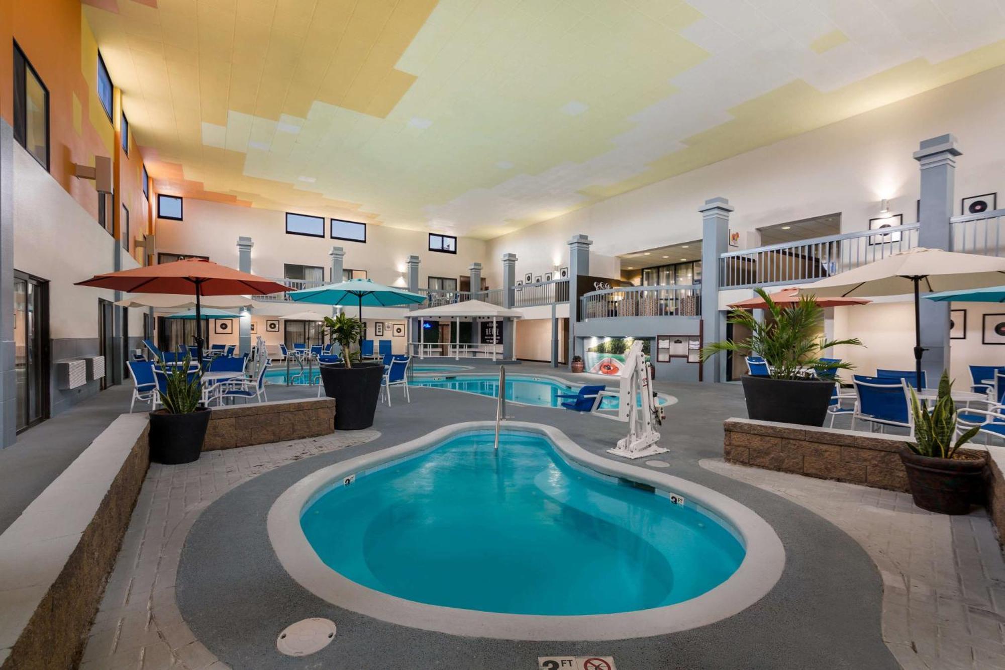 Revel Hotel Minot - Surestay Collection By Best Western Exteriör bild