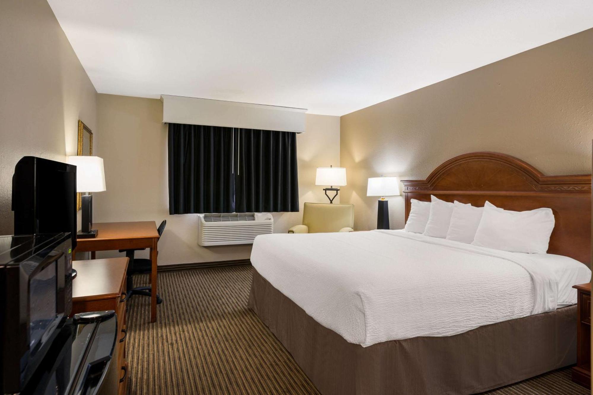 Revel Hotel Minot - Surestay Collection By Best Western Exteriör bild