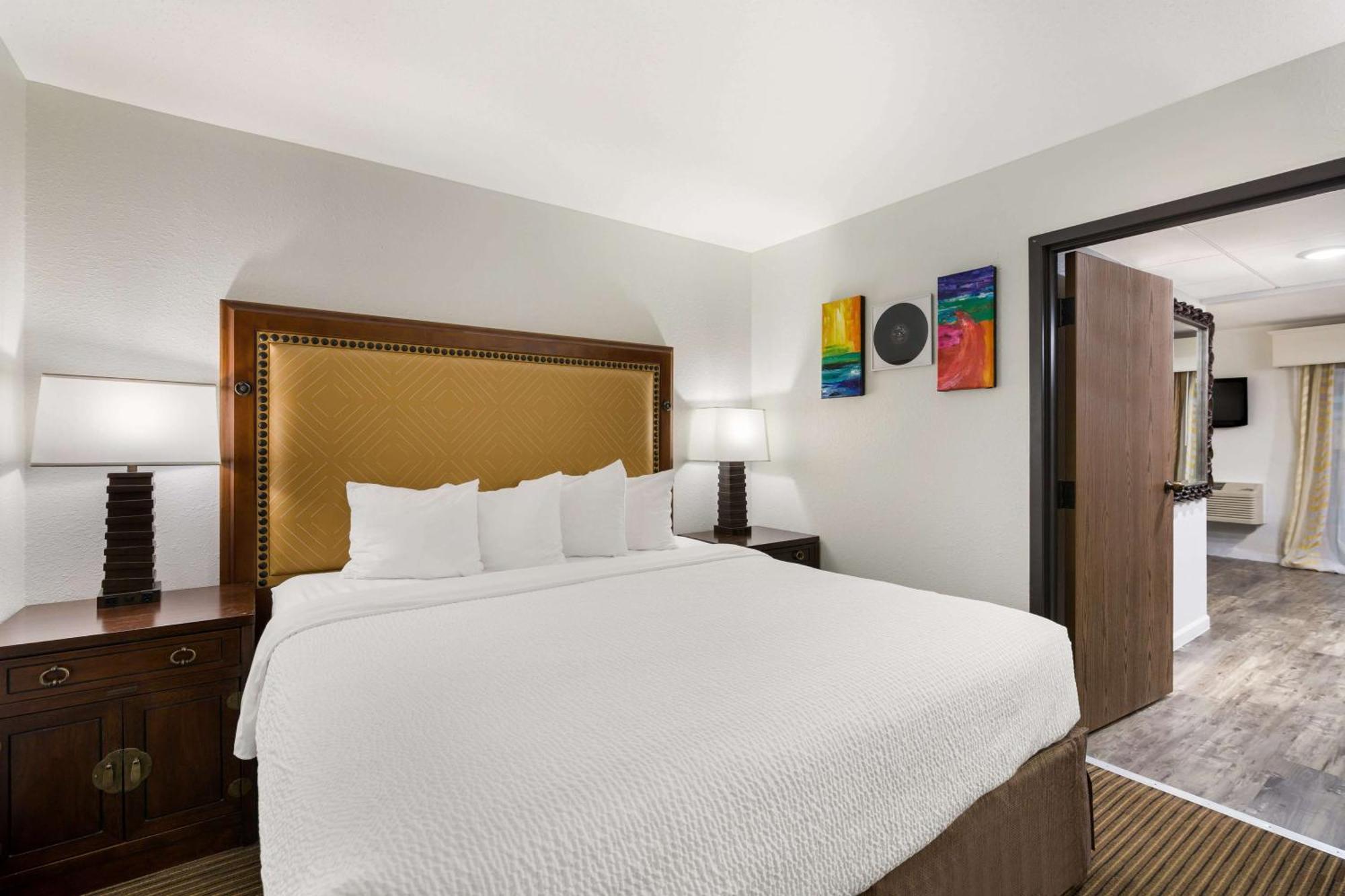 Revel Hotel Minot - Surestay Collection By Best Western Exteriör bild