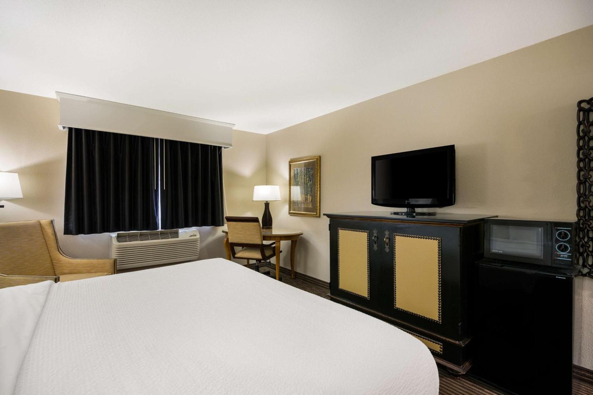Revel Hotel Minot - Surestay Collection By Best Western Exteriör bild