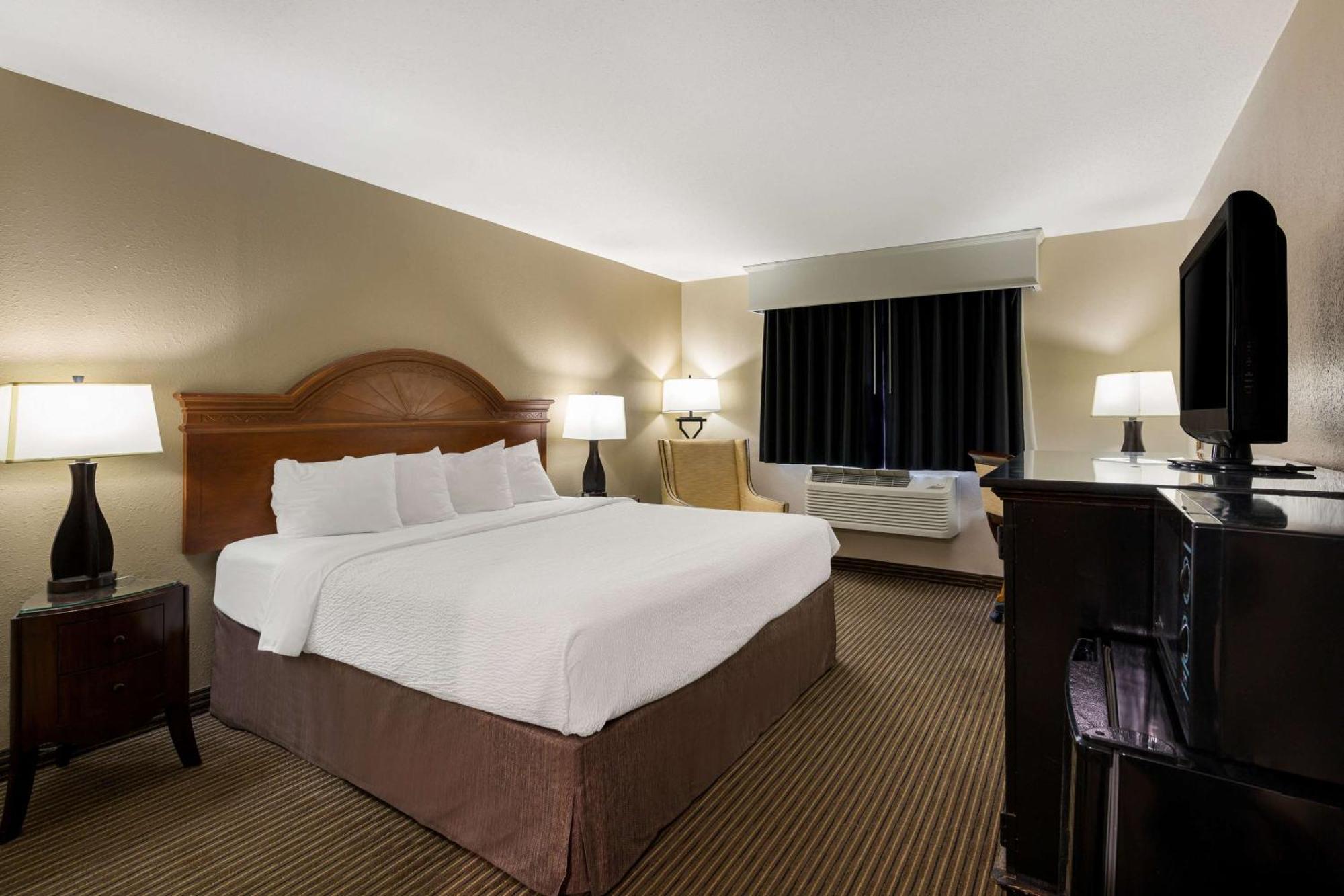 Revel Hotel Minot - Surestay Collection By Best Western Exteriör bild