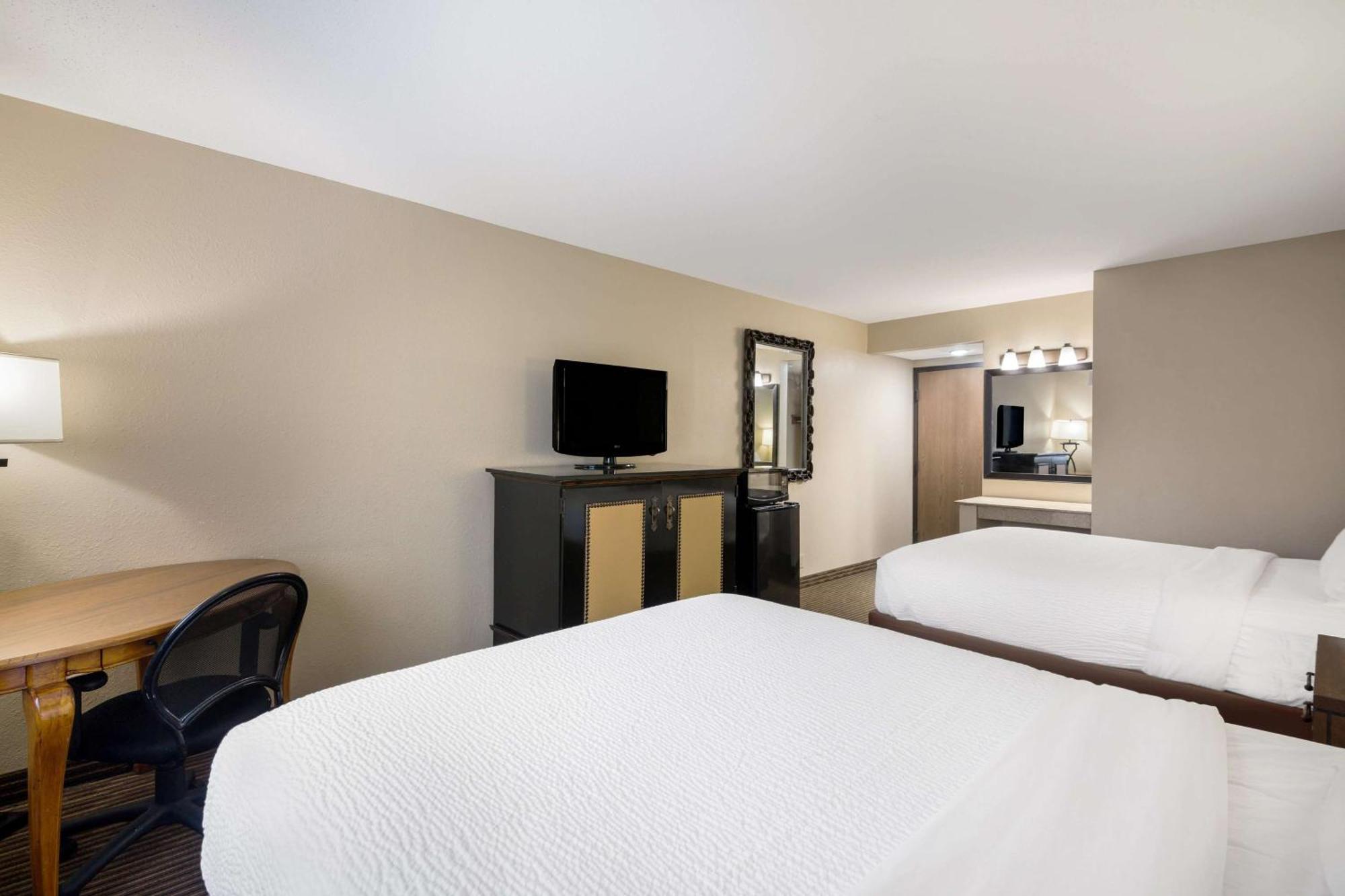 Revel Hotel Minot - Surestay Collection By Best Western Exteriör bild