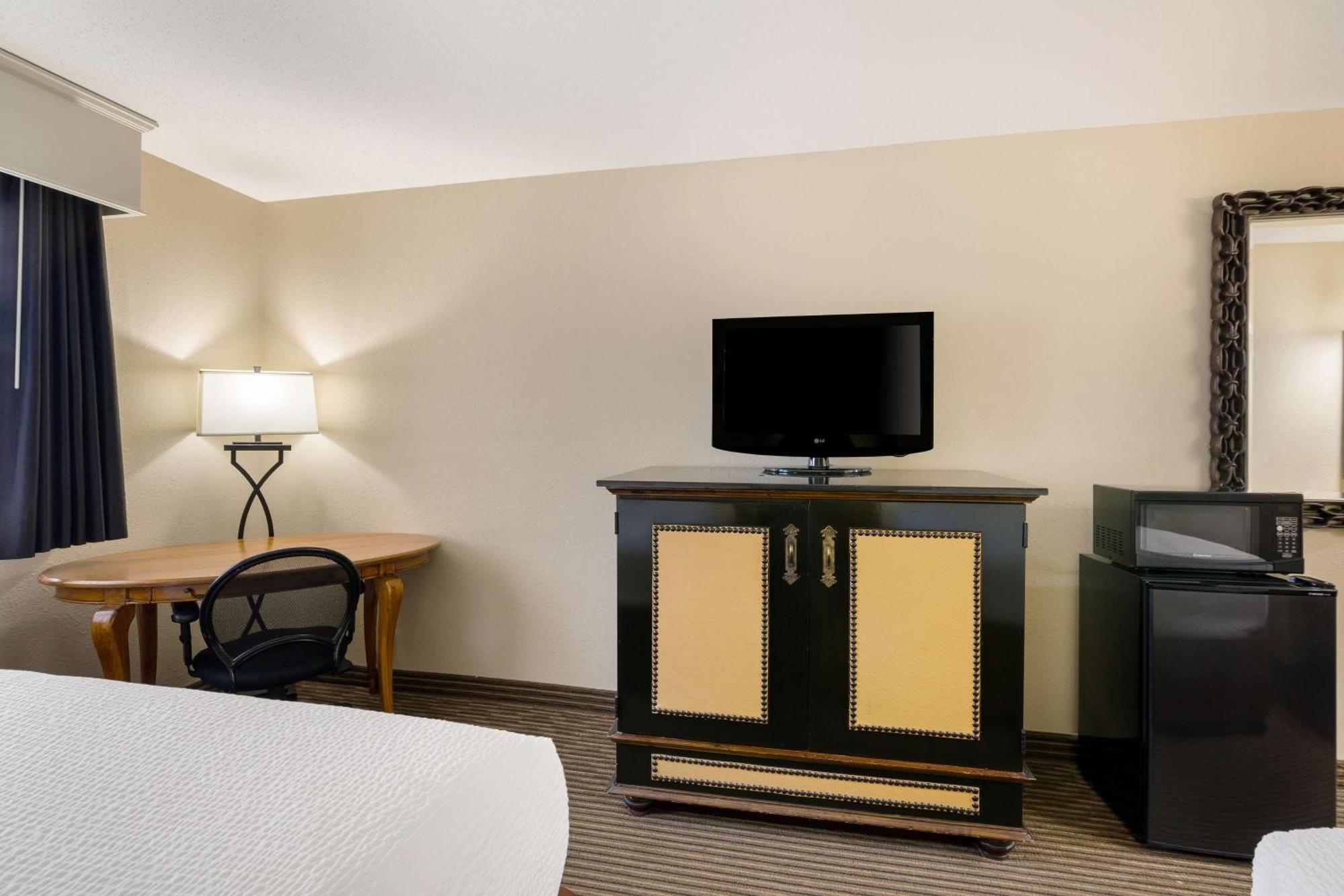 Revel Hotel Minot - Surestay Collection By Best Western Exteriör bild