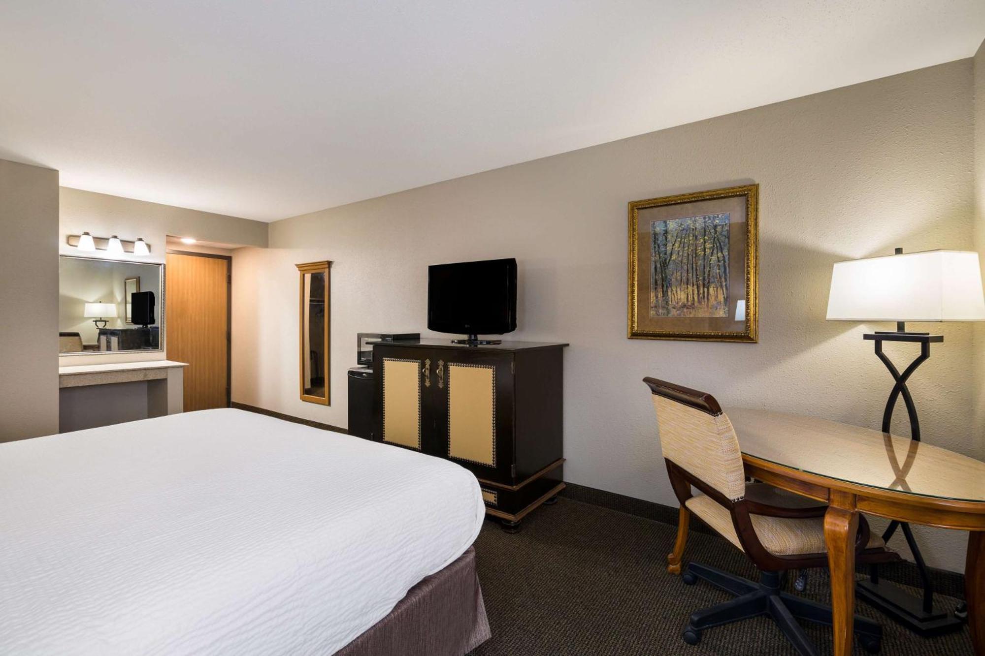 Revel Hotel Minot - Surestay Collection By Best Western Exteriör bild