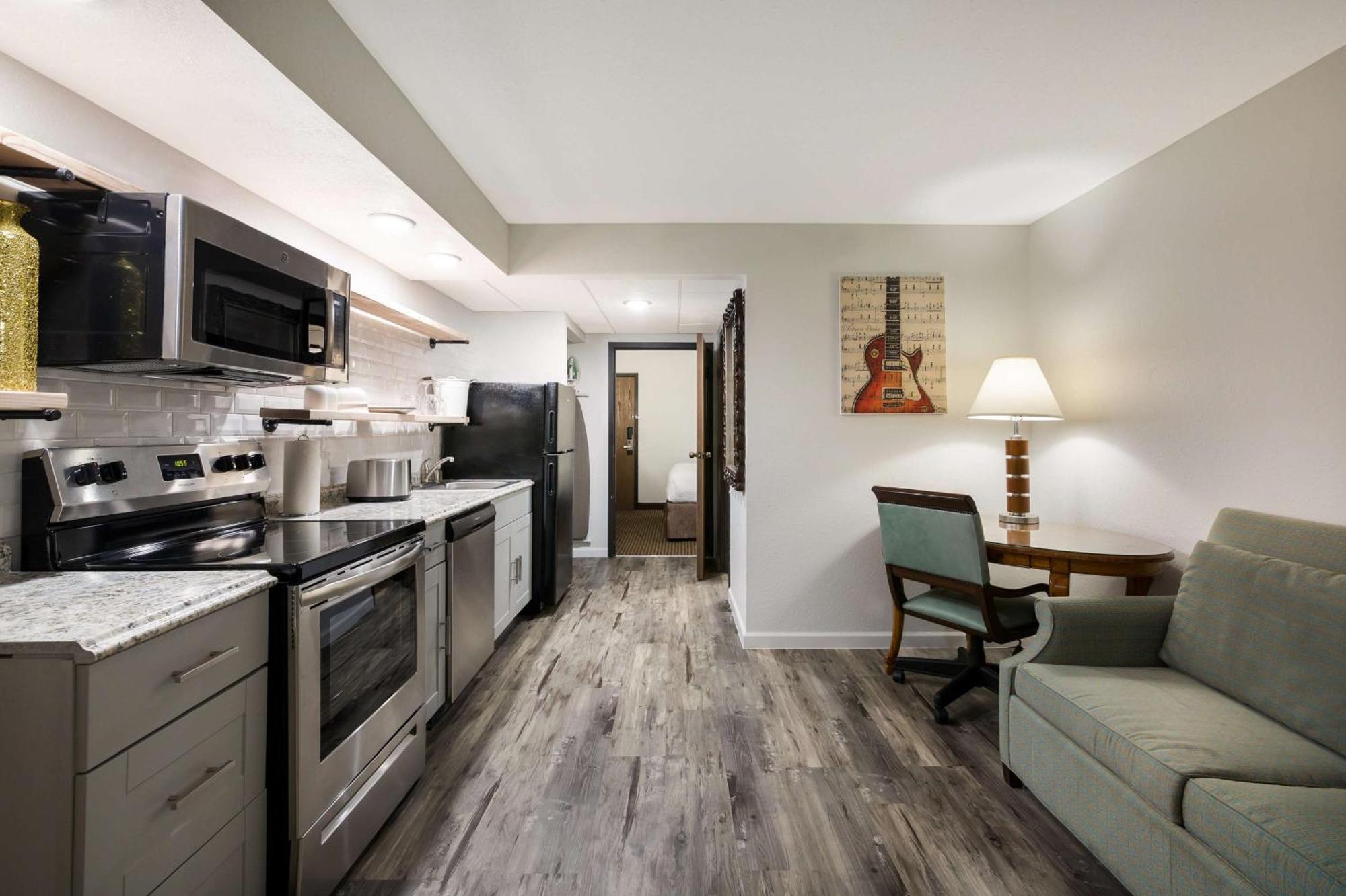 Revel Hotel Minot - Surestay Collection By Best Western Exteriör bild
