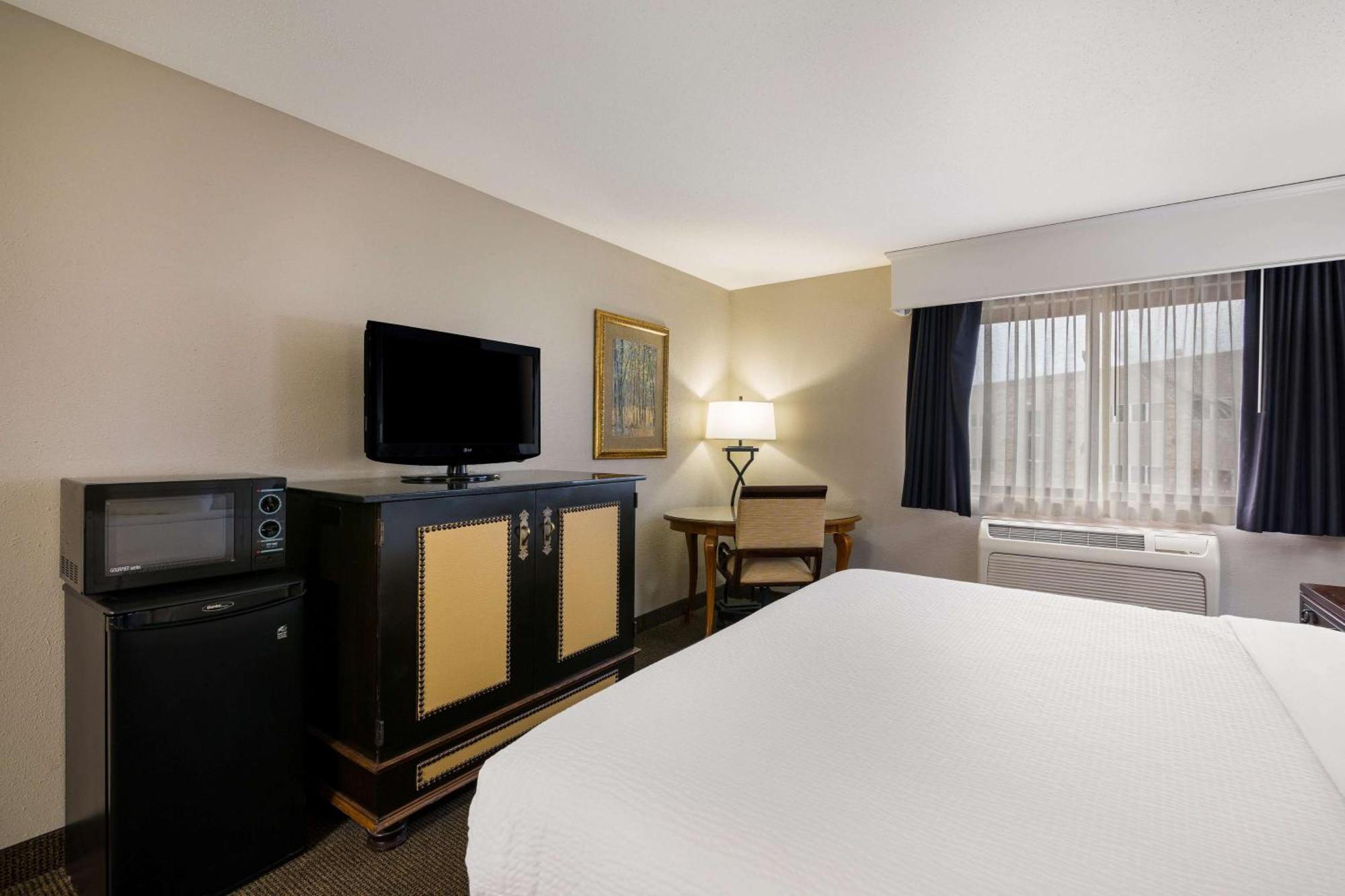 Revel Hotel Minot - Surestay Collection By Best Western Exteriör bild