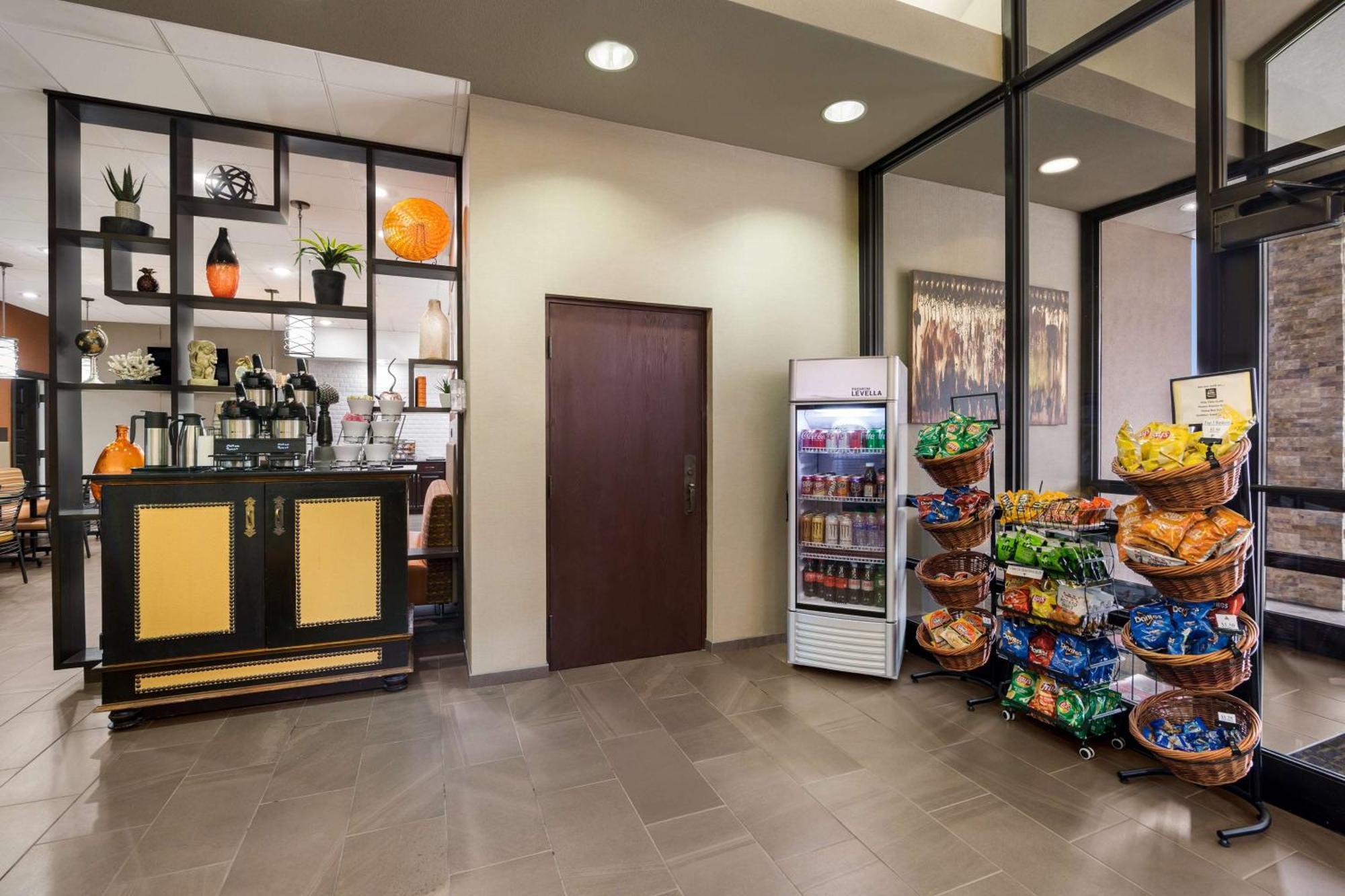 Revel Hotel Minot - Surestay Collection By Best Western Exteriör bild