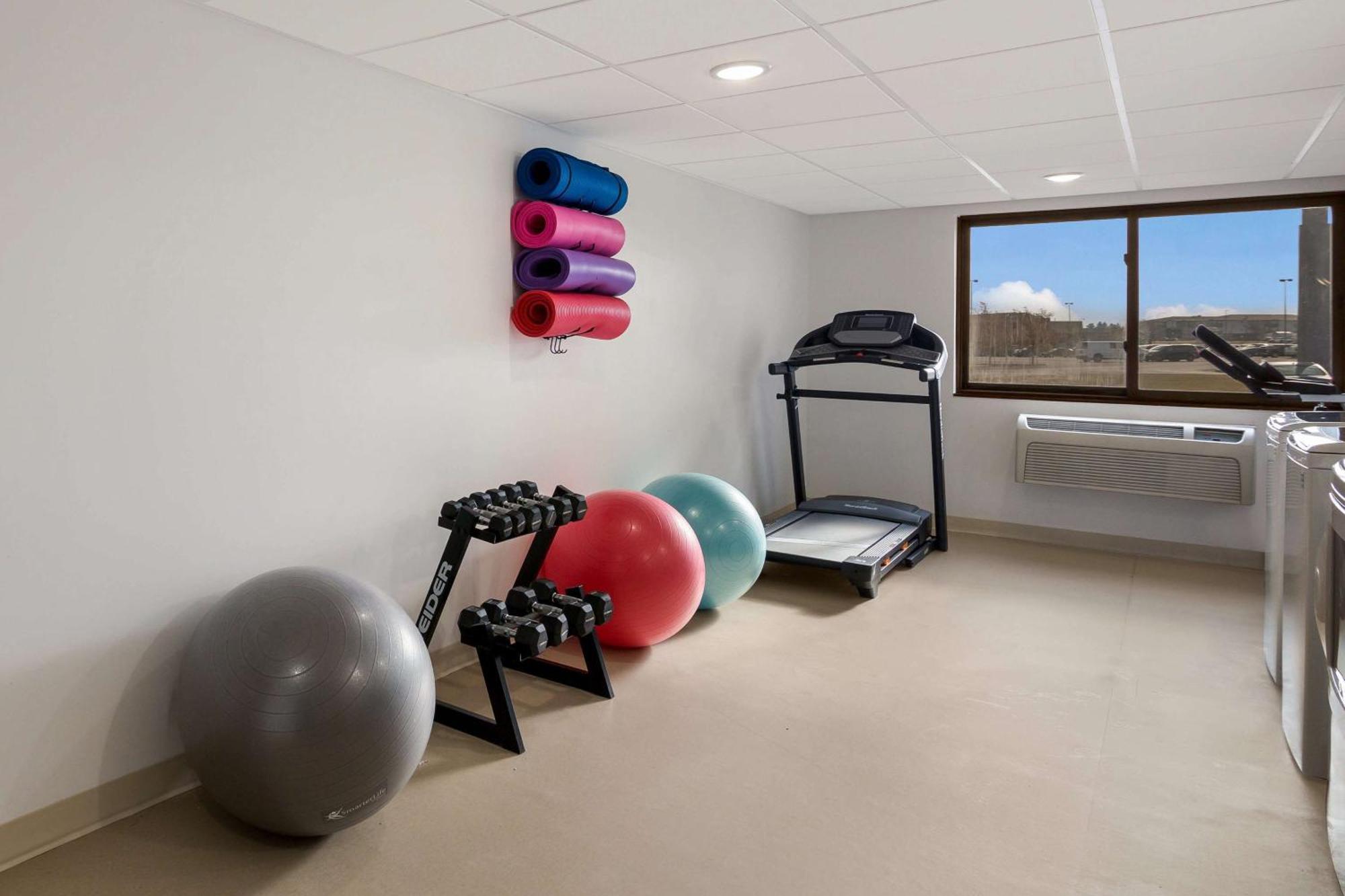 Revel Hotel Minot - Surestay Collection By Best Western Exteriör bild