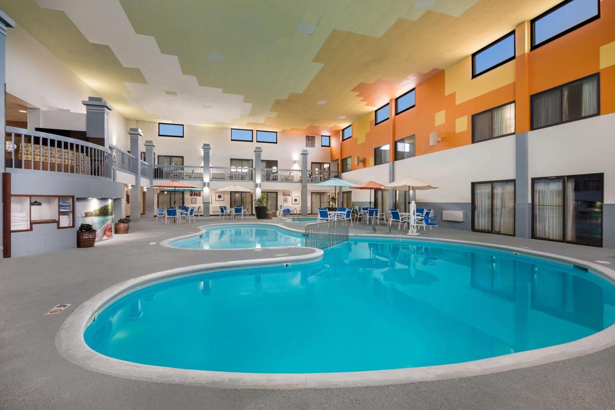 Revel Hotel Minot - Surestay Collection By Best Western Exteriör bild