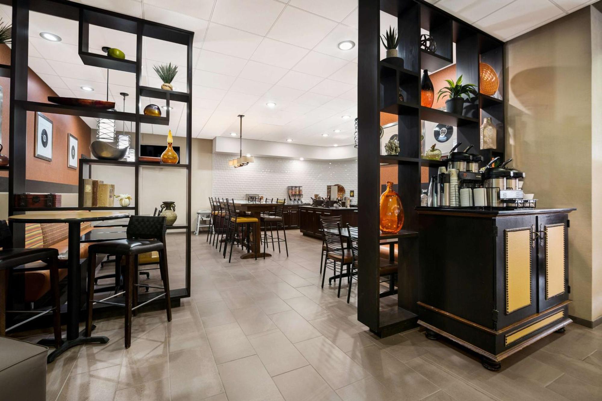 Revel Hotel Minot - Surestay Collection By Best Western Exteriör bild