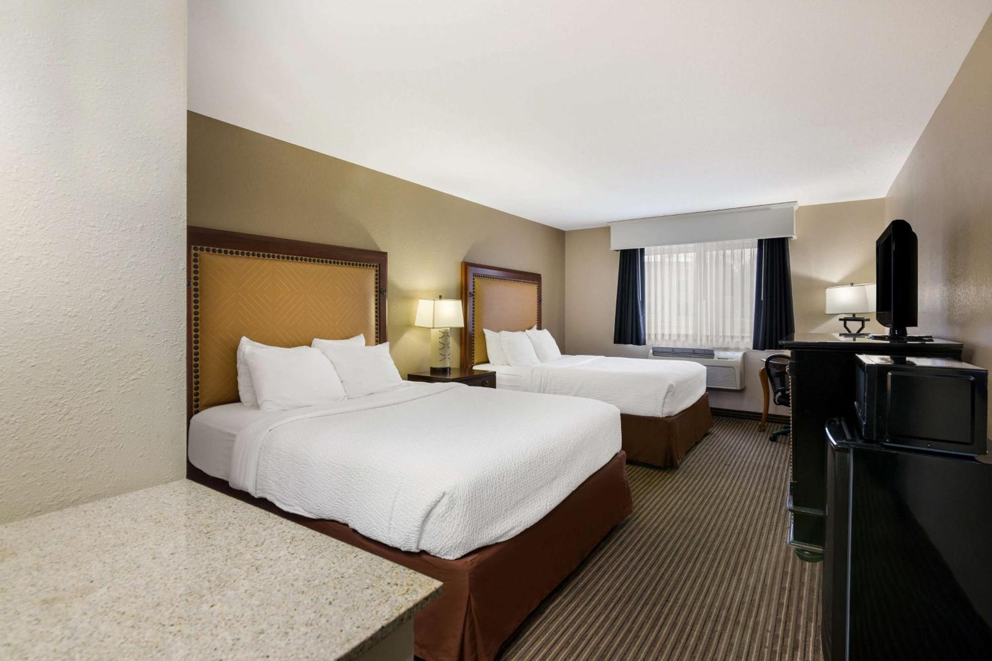 Revel Hotel Minot - Surestay Collection By Best Western Exteriör bild