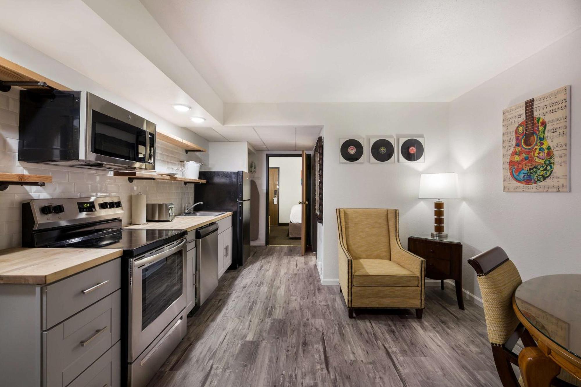 Revel Hotel Minot - Surestay Collection By Best Western Exteriör bild